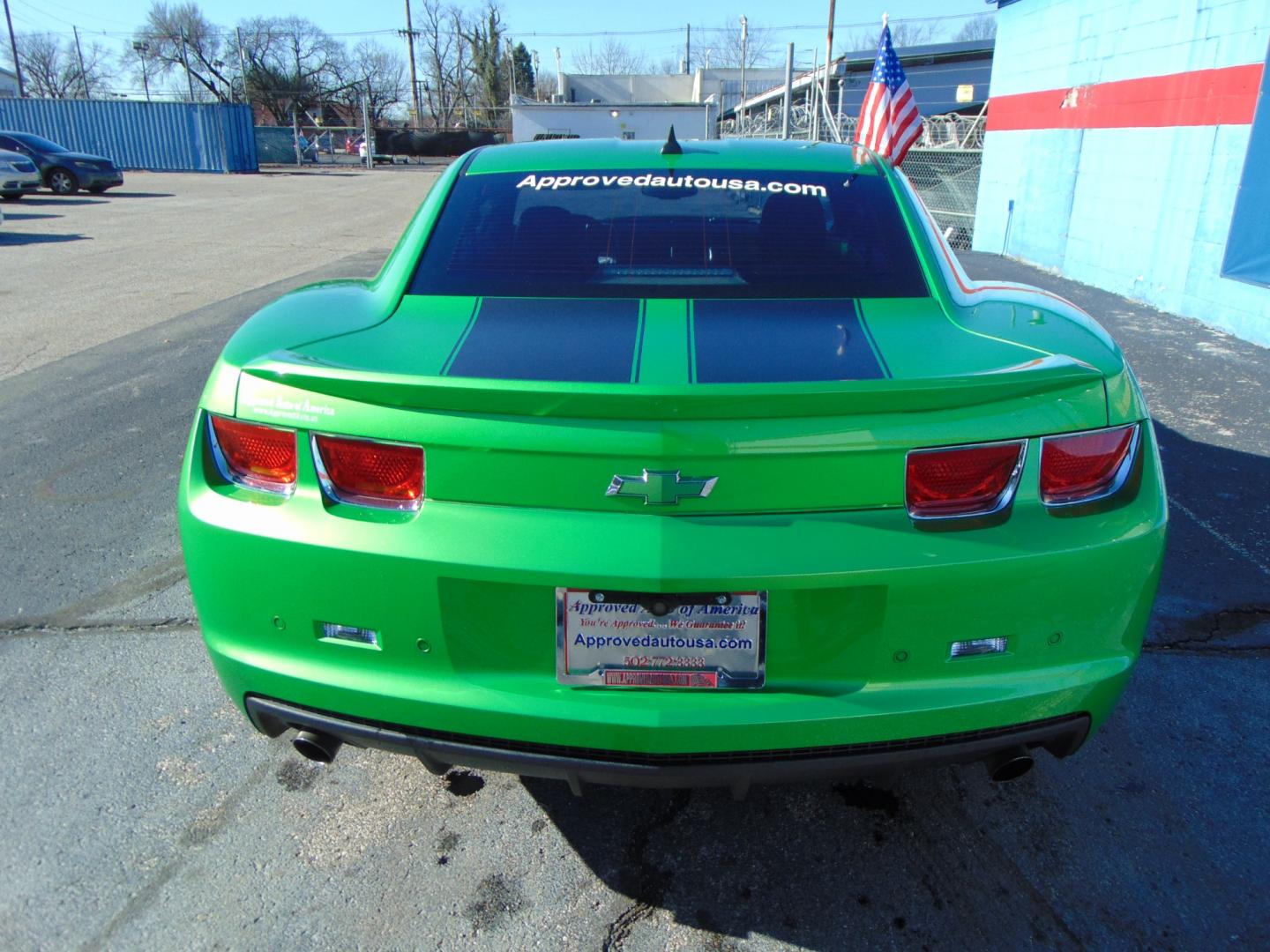 2010 Green Chevrolet Camaro (2G1FB1EV1A9) with an V6 3.6 Liter engine, Automatic, 6-Spd w/Overdrive and TAPshift transmission, located at 2105 Dixie Hwy, Louisville, KY, 40210, (502) 772-3333, 38.220932, -85.795441 - Photo#14